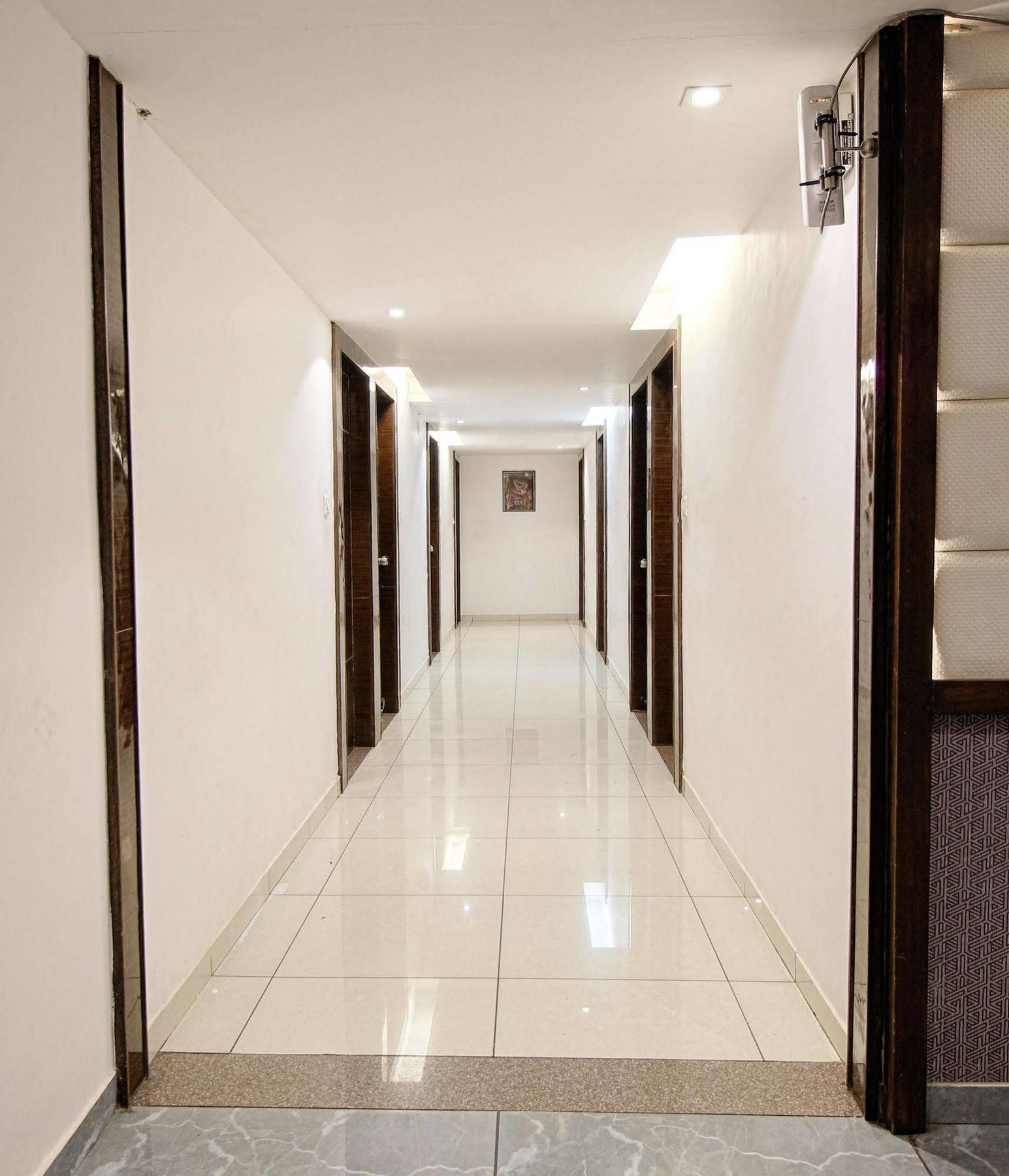Hotel Salute Ahmedabad Exterior photo