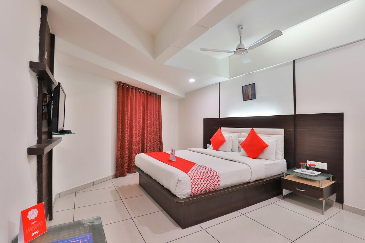 Hotel Salute Ahmedabad Exterior photo