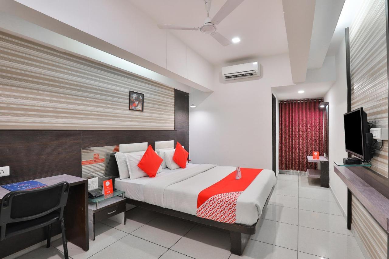 Hotel Salute Ahmedabad Exterior photo
